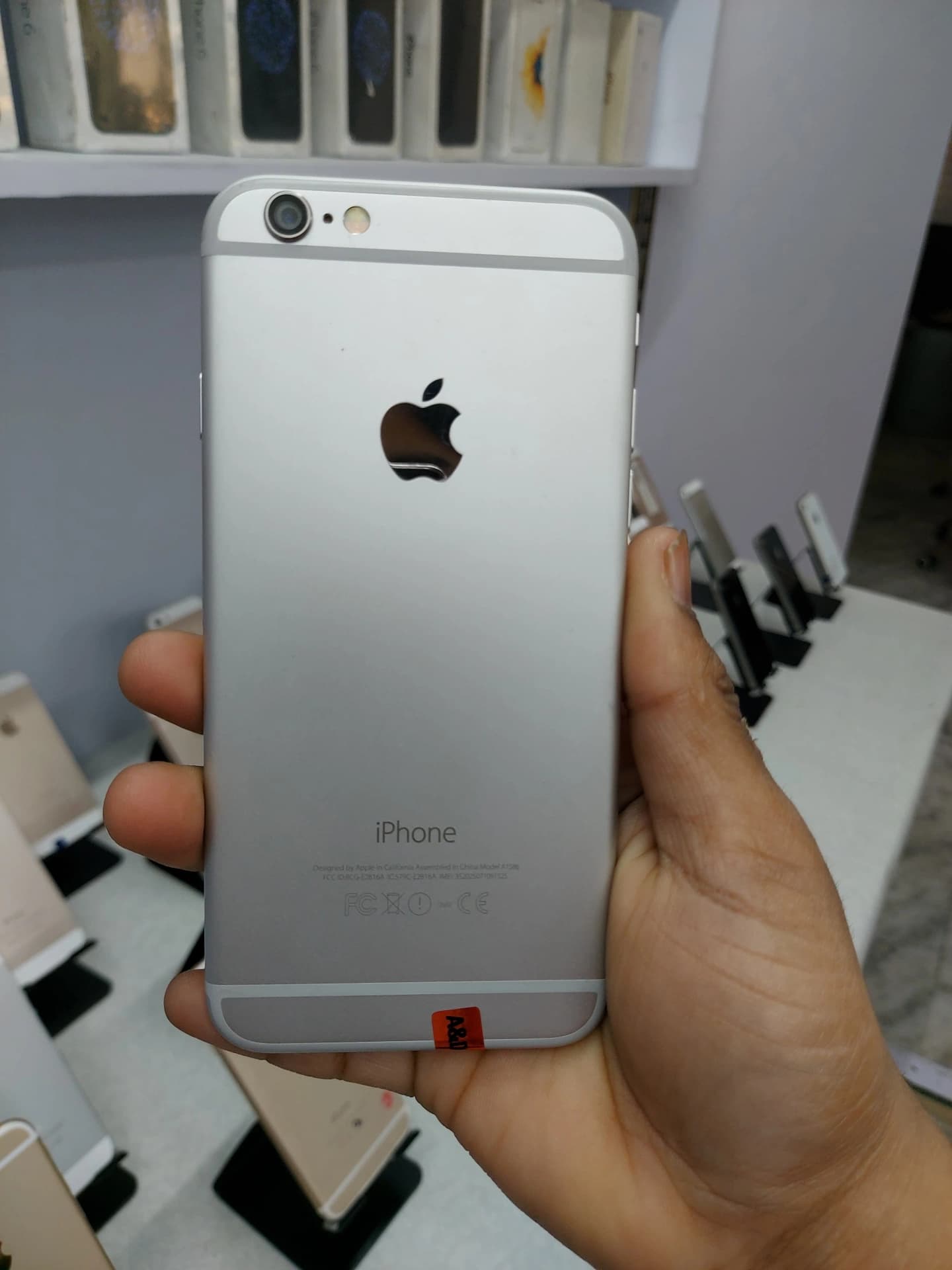 Apple iPhone 6s 128GB - Preowned with 1 Year Seller Warranty
